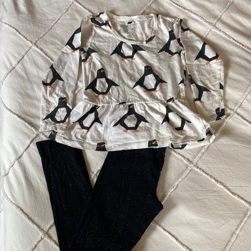 Cute outfit: Cat & Jack Black Sparkle Leggings with Penguin Top size 10, 10/12
